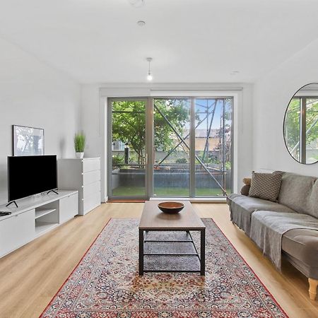 Centrally Located - Modern - 2Bed - 2Bath Apartment London Eksteriør billede