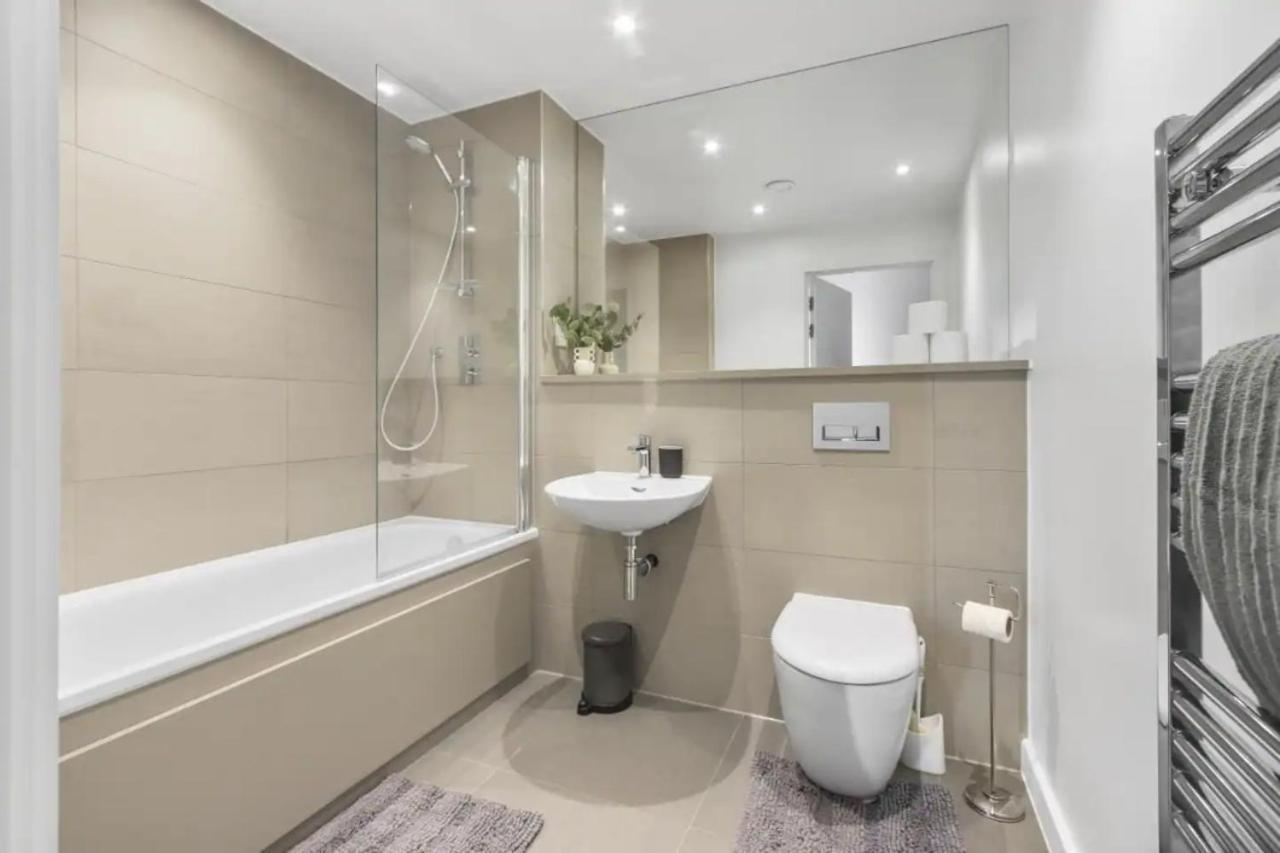 Centrally Located - Modern - 2Bed - 2Bath Apartment London Eksteriør billede
