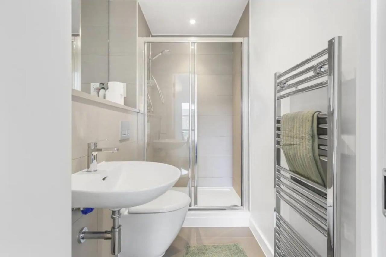 Centrally Located - Modern - 2Bed - 2Bath Apartment London Eksteriør billede