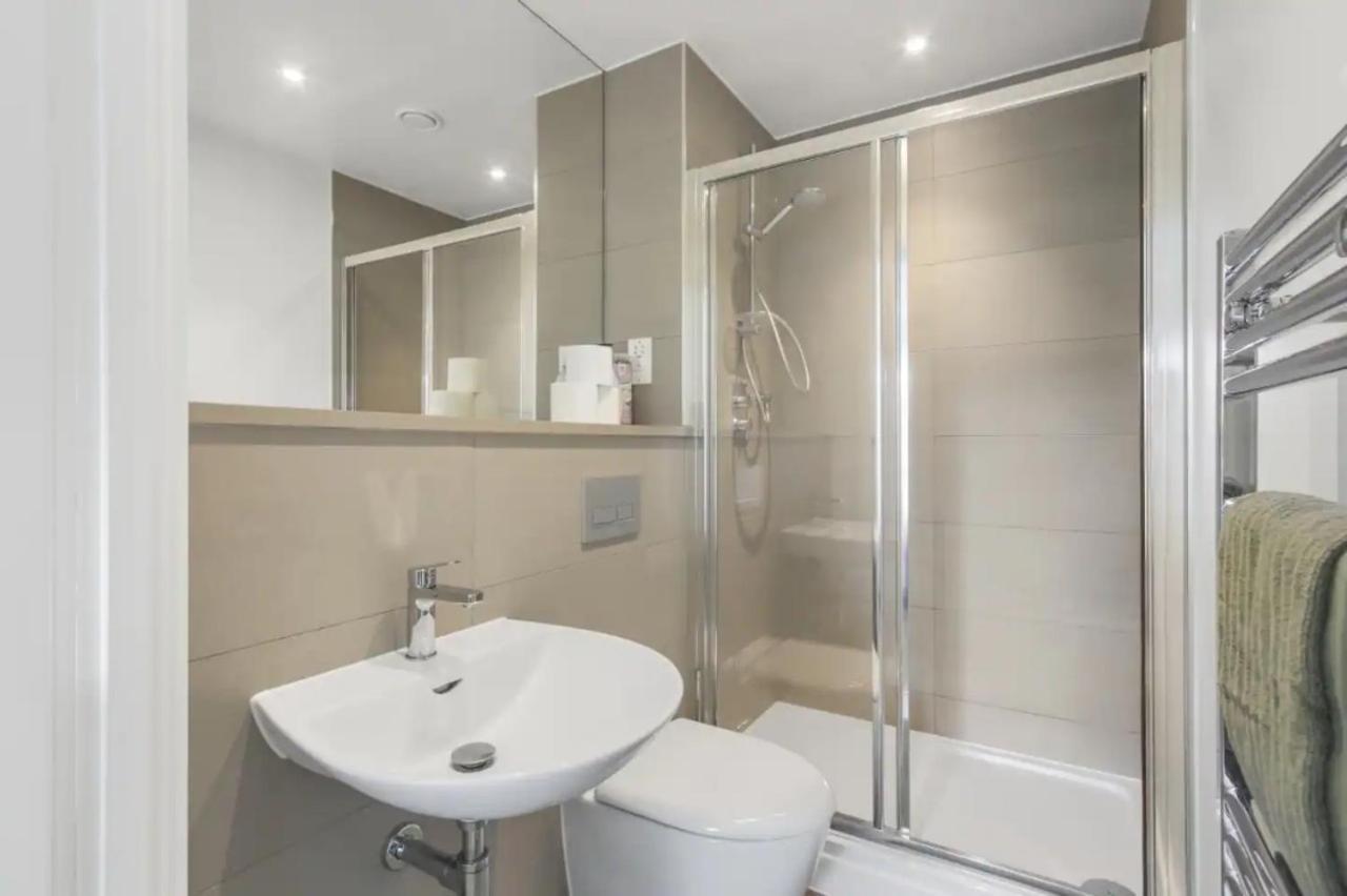 Centrally Located - Modern - 2Bed - 2Bath Apartment London Eksteriør billede