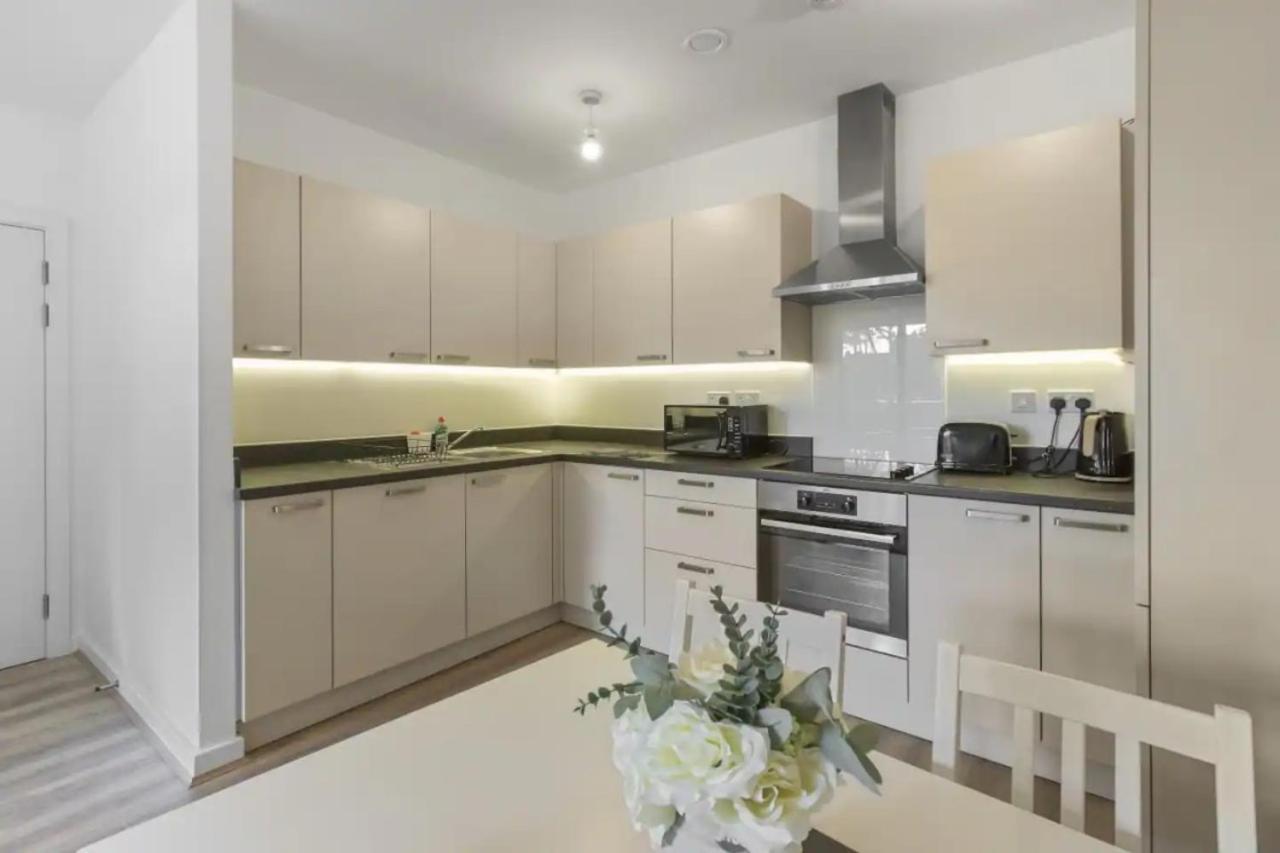 Centrally Located - Modern - 2Bed - 2Bath Apartment London Eksteriør billede